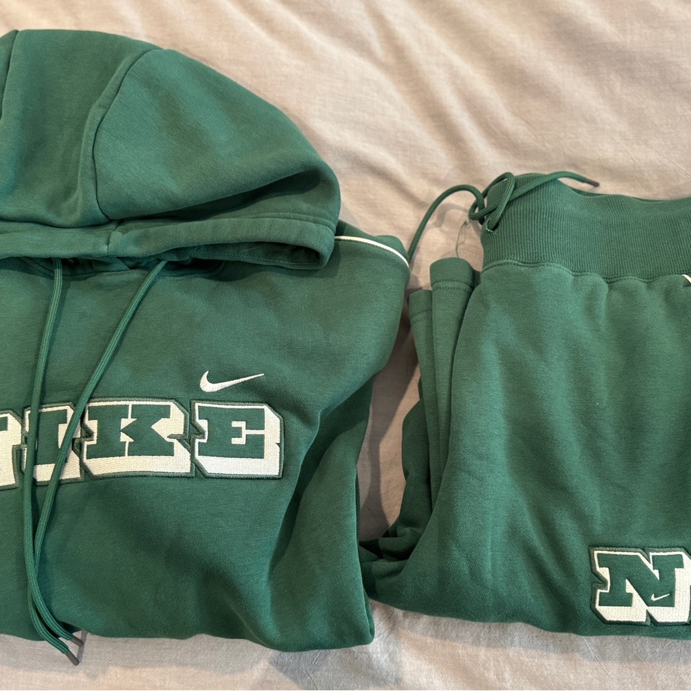 Nike Phoenix Fleece 2pc Set in Gorge Green Woman’s Hoodie -M and Sweatpants-L. - Picture 3 of 9